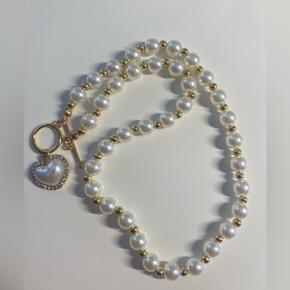 Heart Pendant Pearl Necklace - Picture 3 of 3